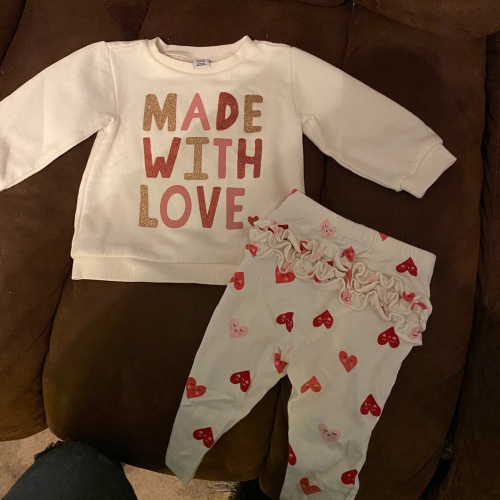 Baby girl sweater and leggings